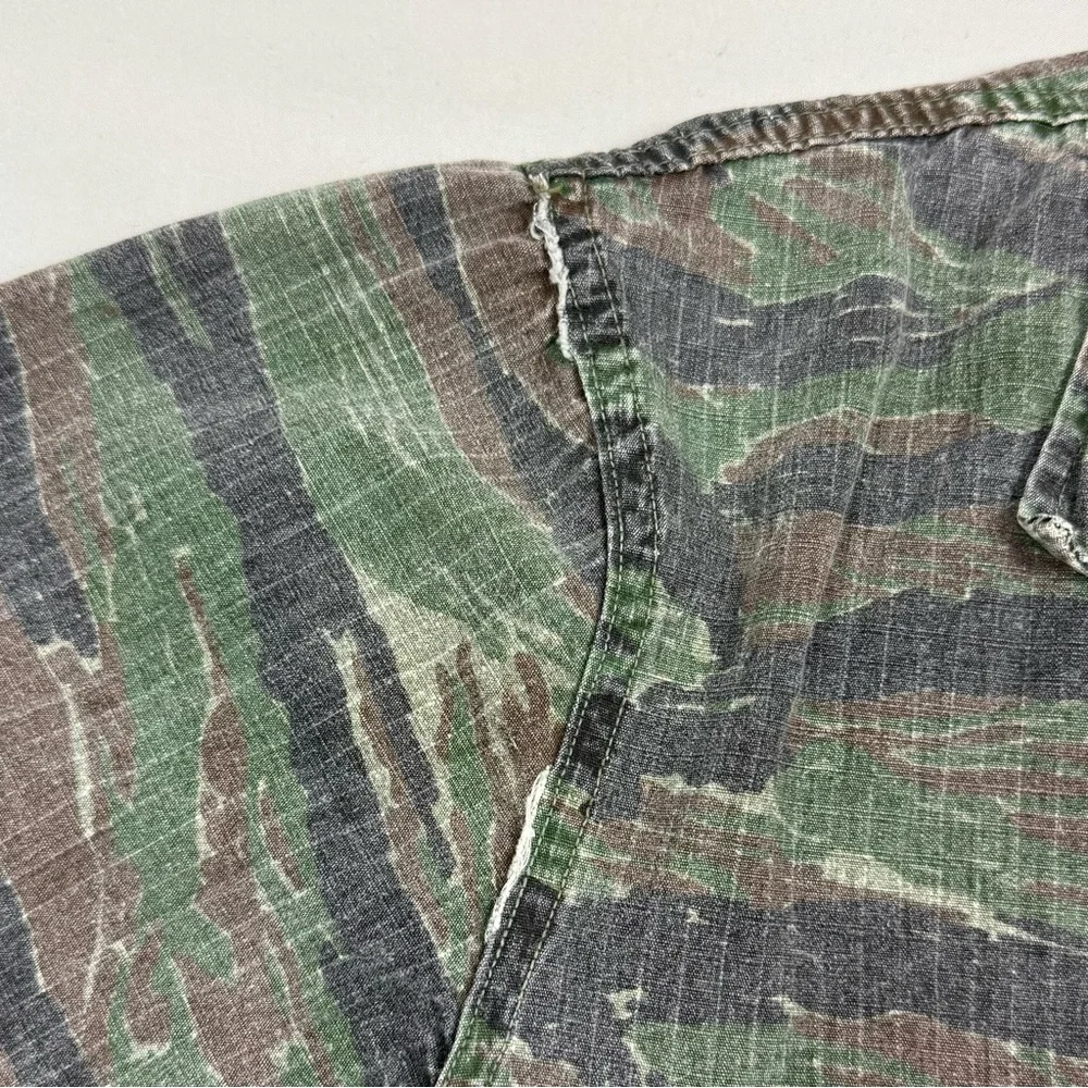 Vtg Tiger Stripe Camo BDU Jacket Sz Medium Military Combat B4